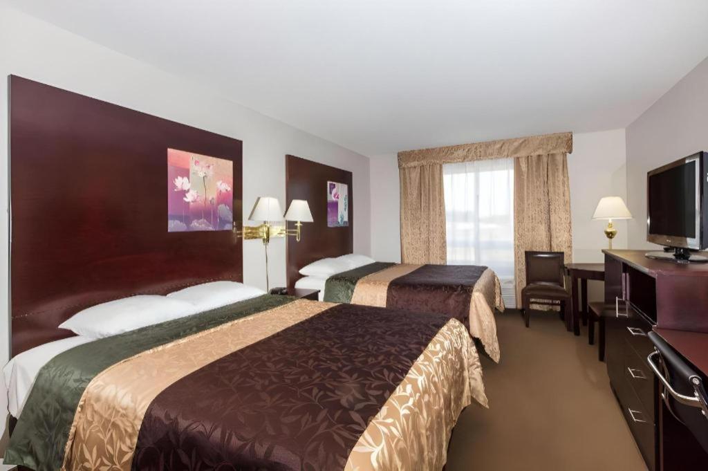 Super 8 By Wyndham Innisfail Экстерьер фото