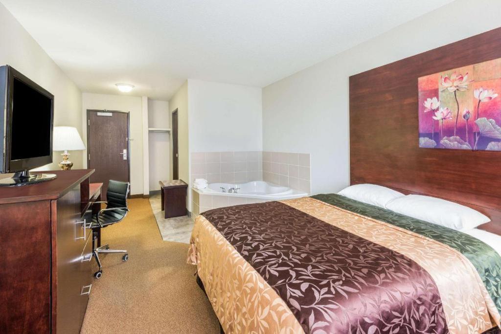 Super 8 By Wyndham Innisfail Экстерьер фото