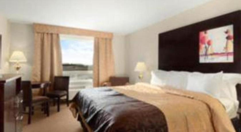 Super 8 By Wyndham Innisfail Экстерьер фото